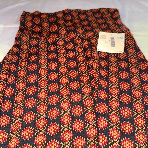 🍁 Lularoe “MAXI” skirt gold & burgandy on Black background - Picture 3 of 7